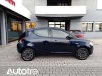 Usata Lancia Ypsilon Gold 69 CV (50 kW) 2018 Blu/azzurro Utilitaria