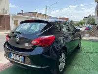 Usata Opel Astra Cosmo 110 CV (80 kW) 2014 Nero Berlina