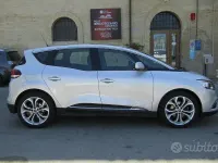 Usata Renault Scénic 120 CV (88 kW) 2021 Grigio Monovolume