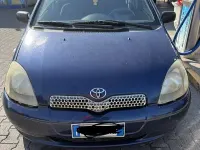 Usata Toyota Yaris 68 CV (50 kW) 2002 Bluazzurro Berlina