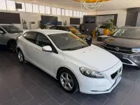 Usata Volvo V40 Kinetic 120 CV (88 kW) 2017 Bianco Berlina