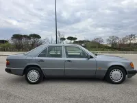 Usata Mercedes E300 220 CV (161 kW) 1990 Grigio Berlina