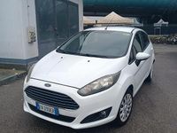 Usata Ford Fiesta Titanium 80 CV (58 kW) 2014 Bianco Utilitaria