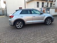 Usata VW T-Roc R-line 150 CV (110 kW) 2023 Grigio SUV