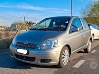 Usata Toyota Yaris 75 CV (55 kW) 2003 Grigio Utilitaria