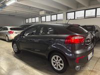 Usata Kia Rio 75 CV (55 kW) 2016 Grigio Berlina