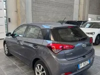 Usata Hyundai i20 Comfort 75 CV (55 kW) 2017 Grigio Berlina