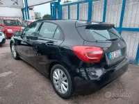 Usata Mercedes A180 109 CV (80 kW) 2014 Nero Utilitaria