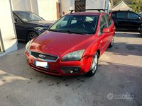 Begagnad Ford Focus 90 HK (66 kW) 2007 Röd Sedan