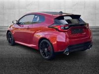 Usata Toyota Yaris 280 CV (205 kW) 2024 Rosso Utilitaria