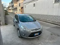 Usata Ford Fiesta Titanium 82 CV (60 kW) 2012 Grigio Utilitaria