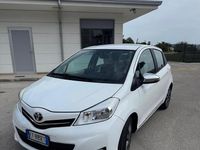 Usata Toyota Yaris 69 CV (50 kW) 2014 Bianco Utilitaria
