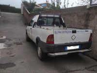 Usata Fiat Strada 69 CV (50 kW) 2001 Bianco Pick-up