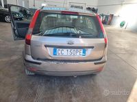Usata Ford Fiesta Zetec 80 CV (58 kW) 2002 Grigio Utilitaria
