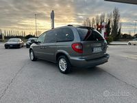 Usata Chrysler Voyager 150 CV (110 kW) 2006 Grigio Monovolume