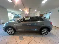 Usata VW T-Roc R-line 110 CV (80 kW) 2023 Indium grey SUV