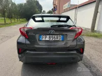 Usata Toyota C-HR Active 98 CV (72 kW) 2018 Grigio SUV