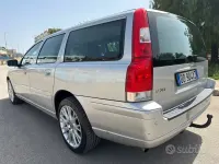 Usata Volvo V70 140 CV (102 kW) 2006 Grigio Station wagon