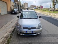 Usata Toyota Yaris Sol 74 CV (54 kW) 2002 Grigio Berlina