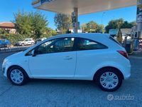 Używany Opel Corsa Edition 86 KM (63 kW) 2013 Biały Sedan/Limuzyna