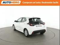 Usata Toyota Yaris Hybrid Active 92 CV (67 kW) 2022 Bianco Berlina