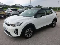Usata Kia Stonic Style 101 CV (74 kW) 2021 Bianco pastello SUV