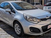 Usado Kia Rio EX 90 HP (66 kW) 2011 Cinzento Sedan