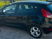 Usata Ford Fiesta 75 CV (55 kW) 2014 Nero Utilitaria