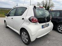 Usata Toyota Aygo 68 CV (50 kW) 2012 Bianco Utilitaria