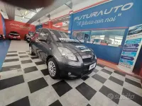Usata Toyota Yaris Sol 69 CV (50 kW) 2011 Grigio Utilitaria