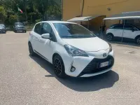 Usata Toyota Yaris Cool 69 CV (50 kW) 2017 Bianco Berlina
