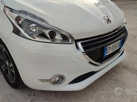Usata Peugeot 208 68 CV (50 kW) 2013 Bianco Utilitaria