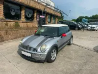 Usata Mini Cooper 116 CV (85 kW) 2005 Grigio Utilitaria