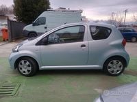 Usata Toyota Aygo 67 CV (49 kW) 2007 Grigio Utilitaria