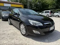 Usata Opel Astra 125 CV (91 kW) 2010 Nero Berlina