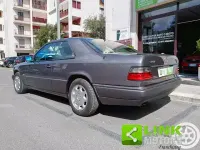 Usata Mercedes E200 136 CV (100 kW) 1995 Grigio Coupé