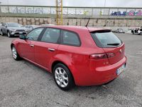 Käytetty Alfa Romeo 159 Distinctive 140 HP (102 kW) 2011 Punainen Farmari