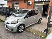 Usata Toyota Aygo Sol 68 CV (50 kW) 2011 Argento Utilitaria