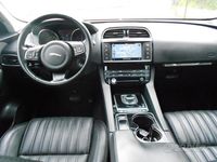 Usata Jaguar F-Pace Portfolio 180 CV (132 kW) 2016 Neronero metallizzato.grigio SUV