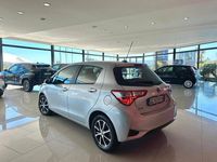 Usata Toyota Yaris Hybrid Lounge 92 CV (67 kW) 2020 Argento Utilitaria