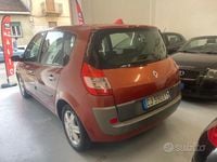 Usata Renault Scénic II 104 CV (76 kW) 2006 Rosso Monovolume