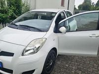 Usata Toyota Yaris 69 CV (50 kW) 2009 Bianco Berlina