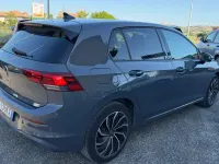 Usata VW Golf VIII Life 131 CV (96 kW) 2022 Dolphin grey met. Berlina