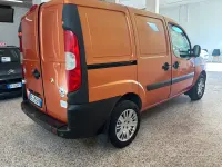 Usata Fiat Doblò 75 CV (55 kW) 2006 Arancione Monovolume