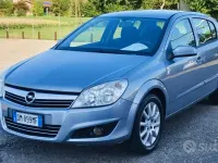 Usata Opel Astra Cosmo 115 CV (84 kW) 2008 Grigio Berlina