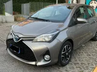 Usata Toyota Yaris Hybrid Active 75 CV (55 kW) 2015 Bronzo Berlina