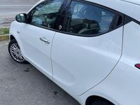 Usata Lancia Ypsilon 69 CV (50 kW) 2017 Bianco Utilitaria