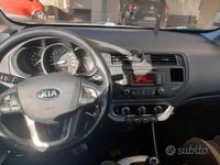 Usata Kia Rio 75 CV (55 kW) 2014 Grigio Berlina