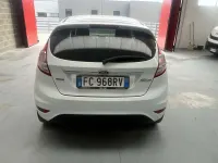 Usata Ford Fiesta 101 CV (74 kW) 2016 Bianco Utilitaria