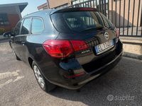 Usata Opel Astra 110 CV (80 kW) 2010 Nero Station wagon